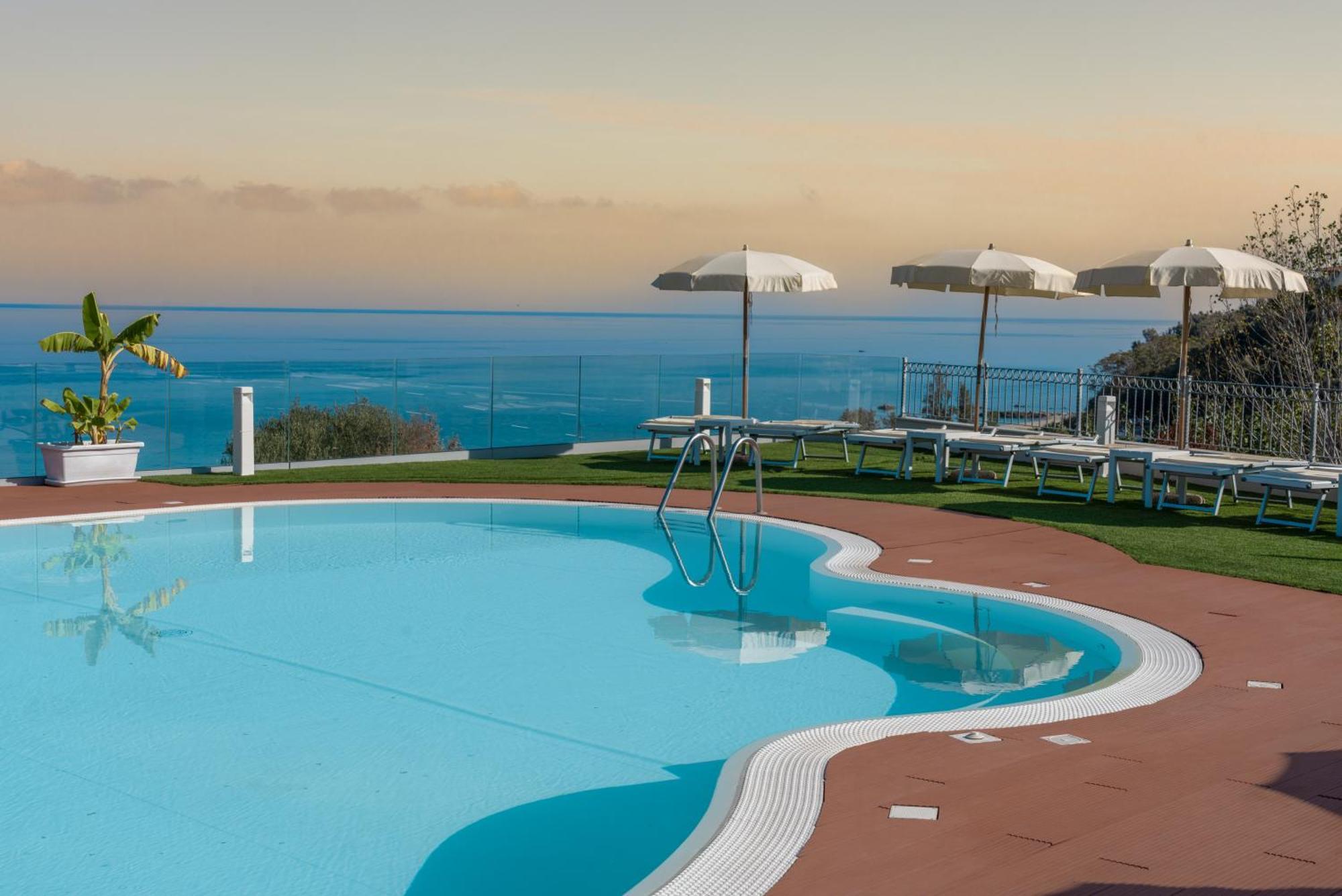 Residence New Paradise Тропеа Екстериор снимка