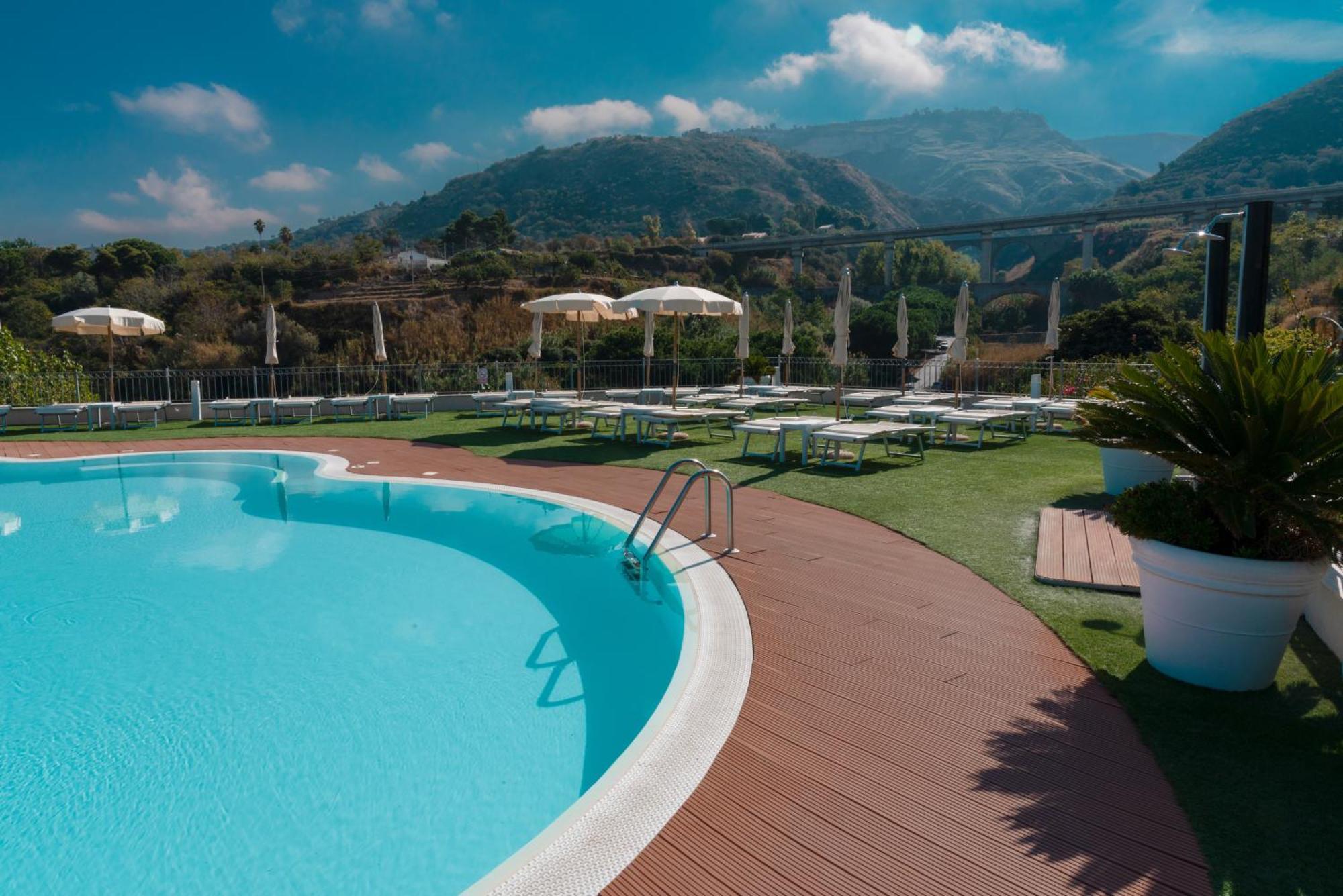 Residence New Paradise Тропеа Екстериор снимка