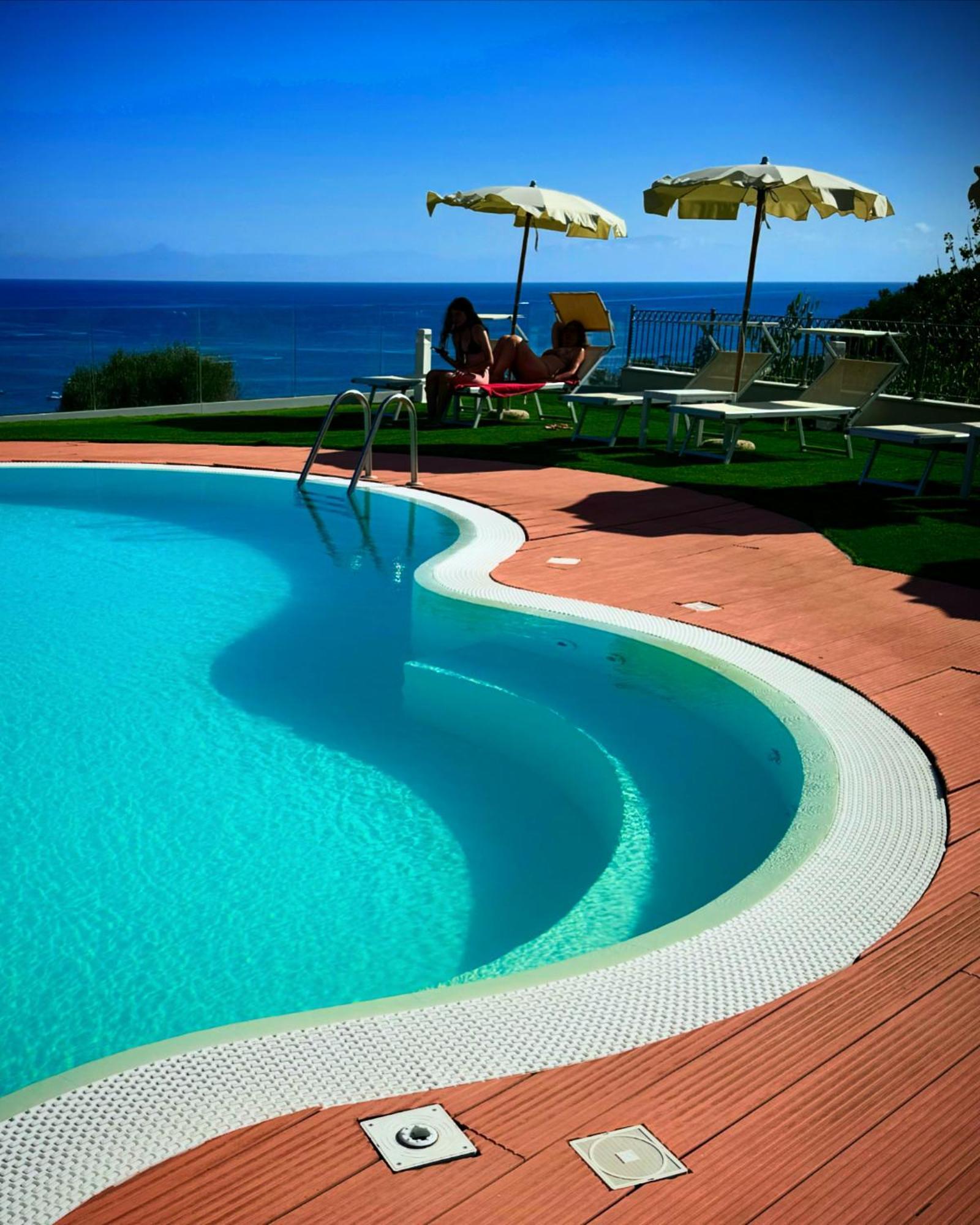 Residence New Paradise Тропеа Екстериор снимка