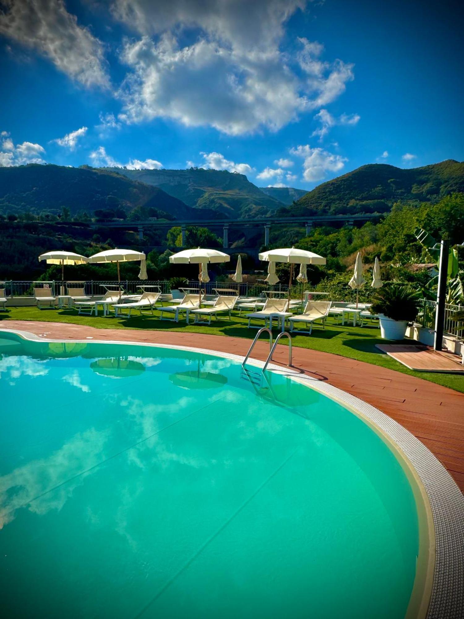 Residence New Paradise Тропеа Екстериор снимка